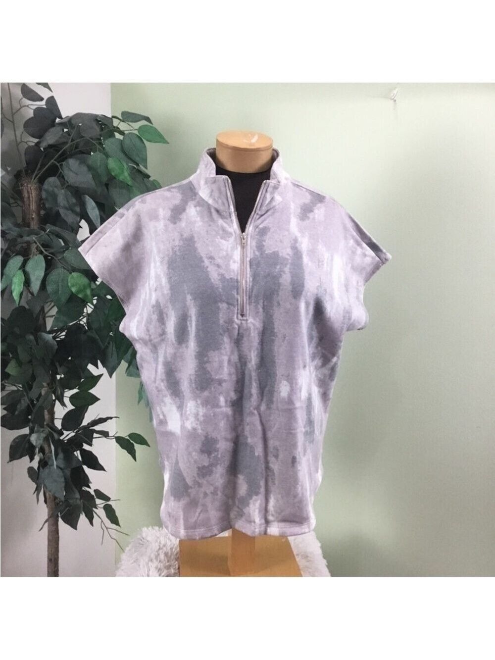 Fred David’s Brushed quarter zip pullover Woman’s size XL lilac gray white